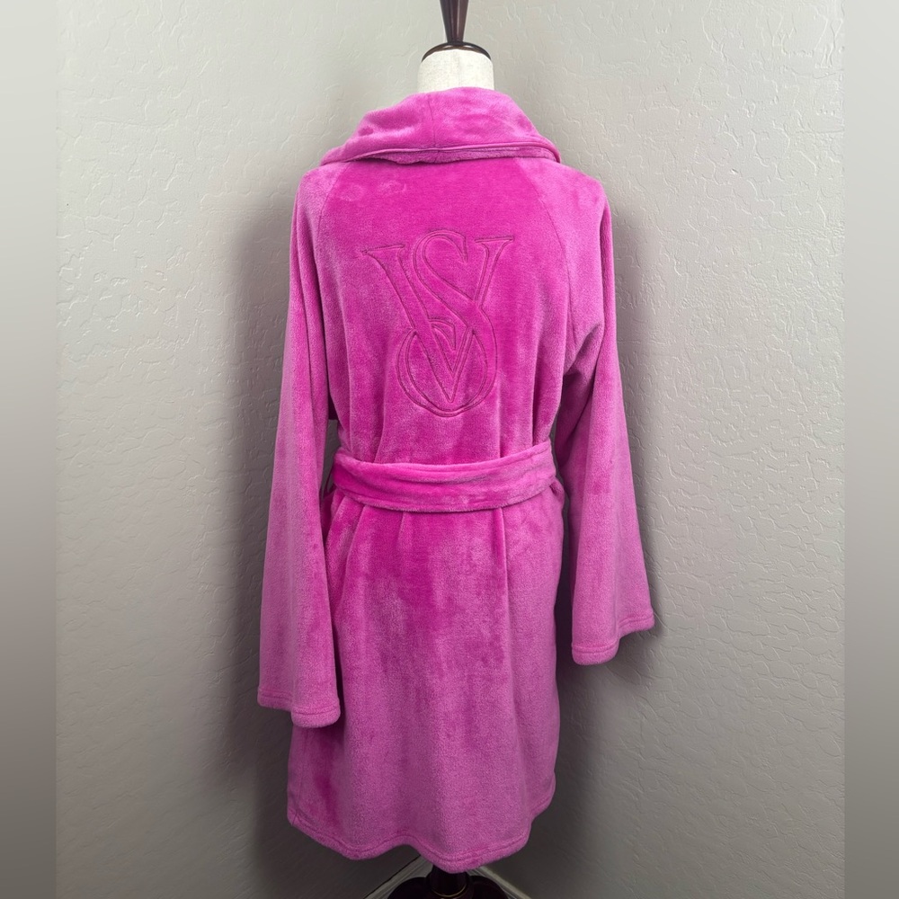 NWOT - Victoria's Secret - Fuchsia Plush Robe - Picture 4 of 7